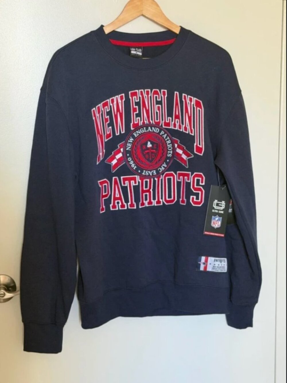 New England Patriot's size Large Crew Neck Sweatshirt